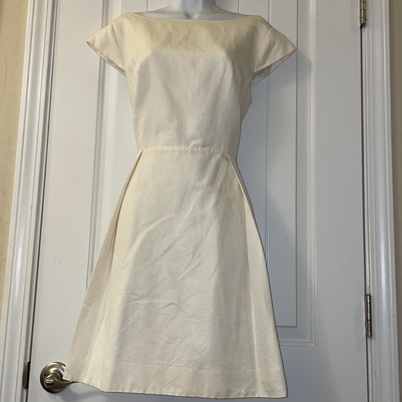 Euc Kate Spade ♠️ New York cream, bow, pleated dress size approx 10-12 - Picture 2 of 7